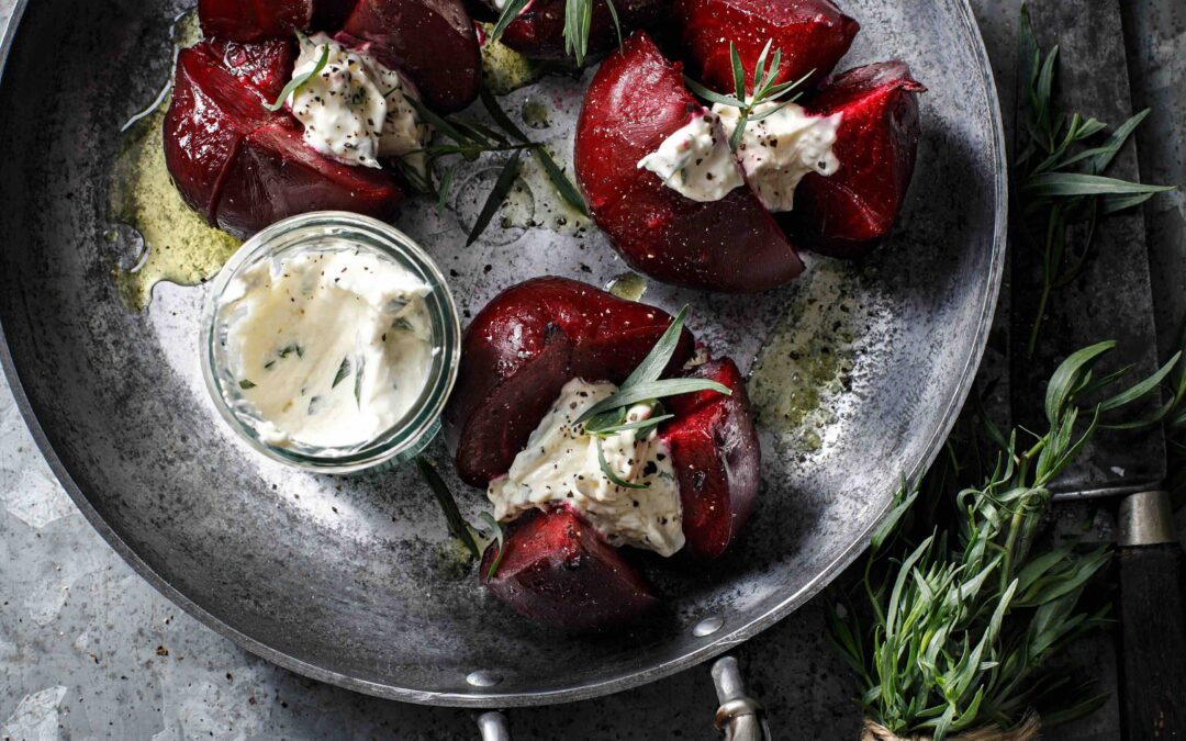 Betterave Rôtie & Crème de Chèvre : Une Entrée Lumineuse au Cœur de l&rsquo;Hiver